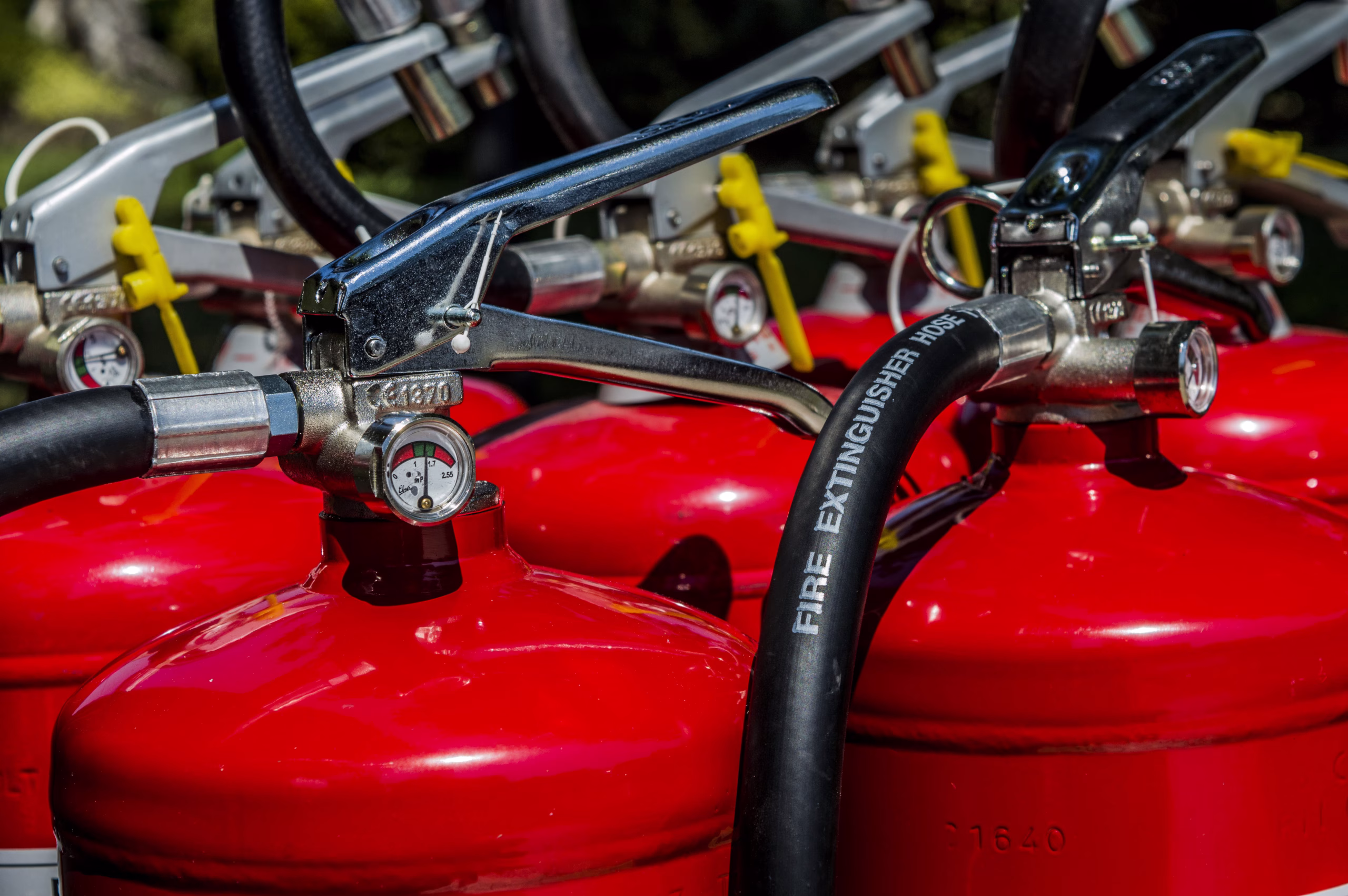 Ogni quanto si revisiona un estintore? Tempistiche, obblighi e a chi rivolgersi